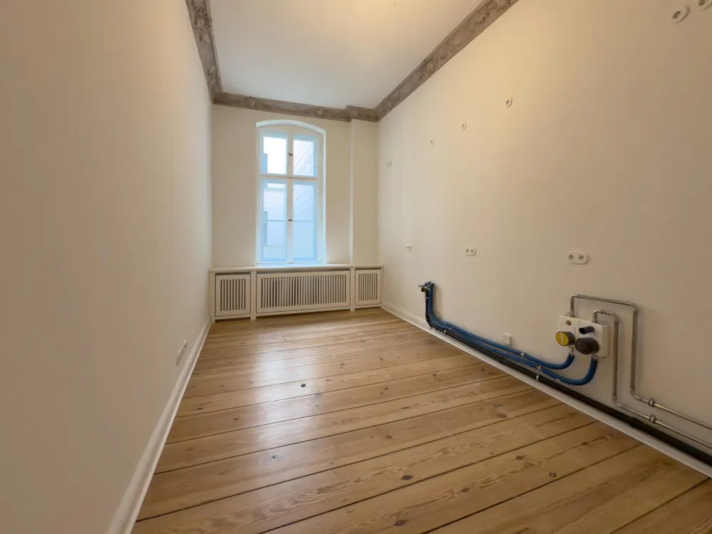 2-Zimmer-Altbauwohnung mit ca. 90 m² im Riehmers Hofgarten