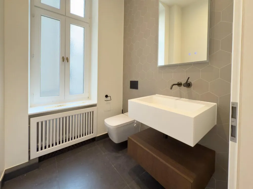 2-Zimmer-Altbauwohnung mit ca. 90 m² im Riehmers Hofgarten