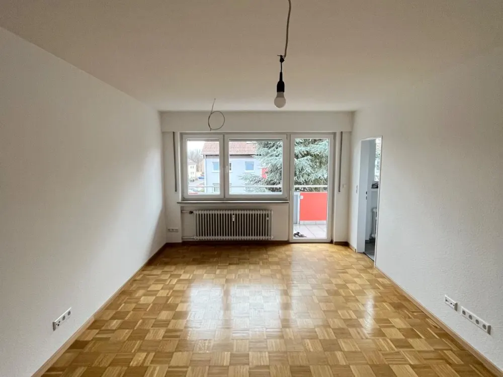 Modern, bright 1-room apartment with separate kitchen