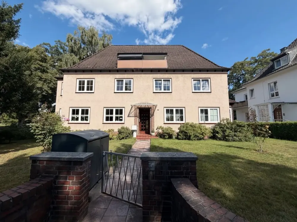 Home with Three Rooms in Hamburg Heimfeld
