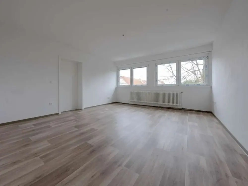 Helle, frisch renovierte 2-Zimmer-Wohnung in Bahnhofsnähe