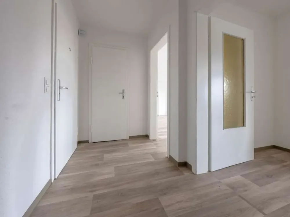 Helle, frisch renovierte 2-Zimmer-Wohnung in Bahnhofsnähe