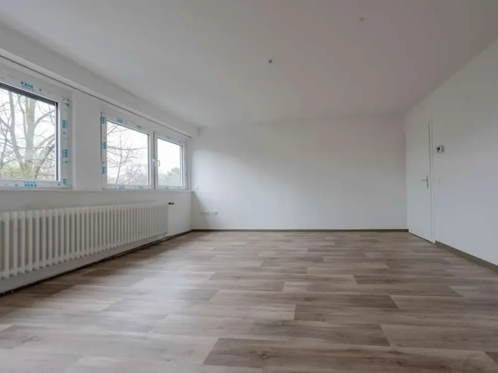 Helle, frisch renovierte 2-Zimmer-Wohnung in Bahnhofsnähe