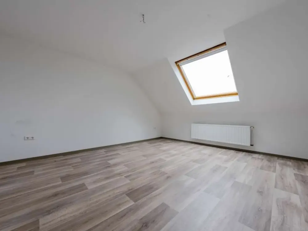 Helle, frisch renovierte 2-Zimmer-Wohnung in Bahnhofsnähe