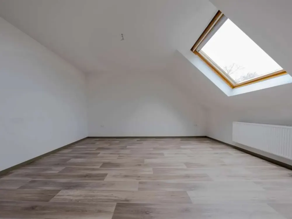 Helle, frisch renovierte 2-Zimmer-Wohnung in Bahnhofsnähe