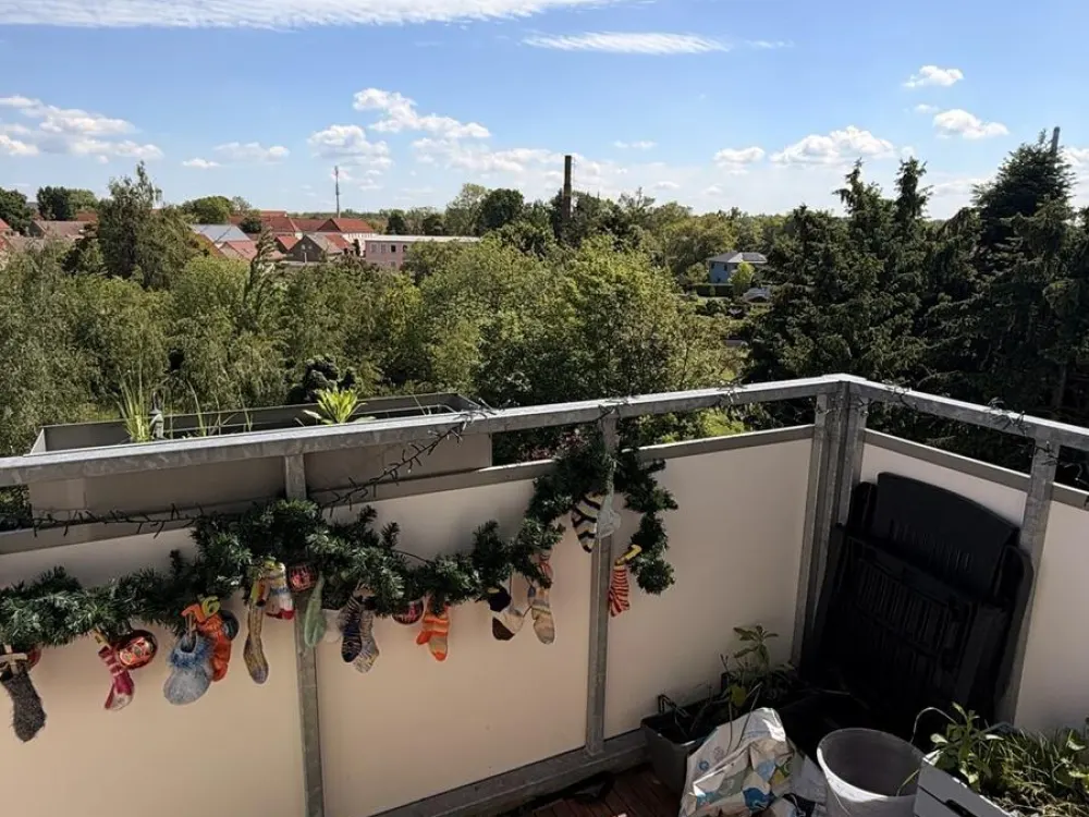 Wohnkomfort für die ganze Familie - Stilvolle 5-Raum-Wohnung mit Balkon, Aufzug & Blick ins Grüne