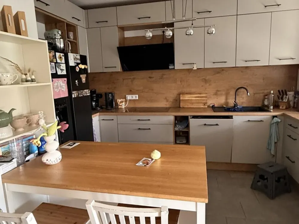 Wohnkomfort für die ganze Familie - Stilvolle 5-Raum-Wohnung mit Balkon, Aufzug & Blick ins Grüne
