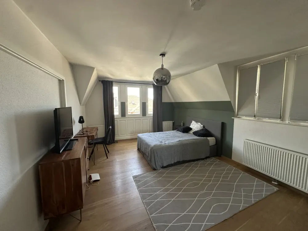 Traumhafte Teilmöblierte Dachgeschoss-Wohnung im Begehrten Stuttgarter Westen