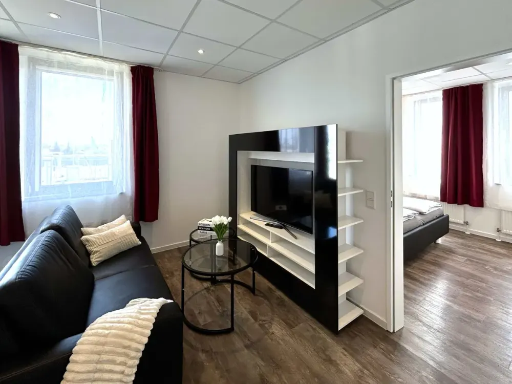 2-Room Penthouse Apartment, Comfortable & Homely, Fully Equipped in Niederrad