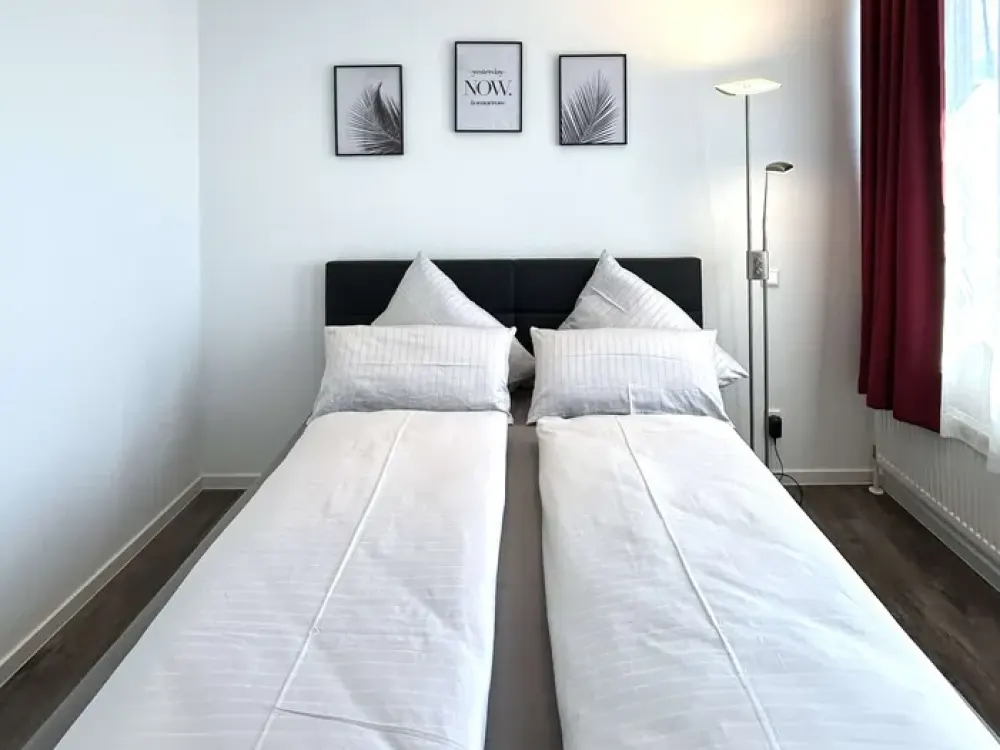 2-Room Penthouse Apartment, Comfortable & Homely, Fully Equipped in Niederrad