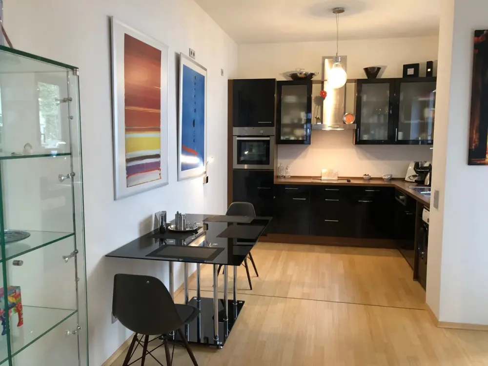 Best Location. Private Garden! 100 m to the Outer Alster. 8 Min. Walk to Central Station. Unfurnished/Furnished.