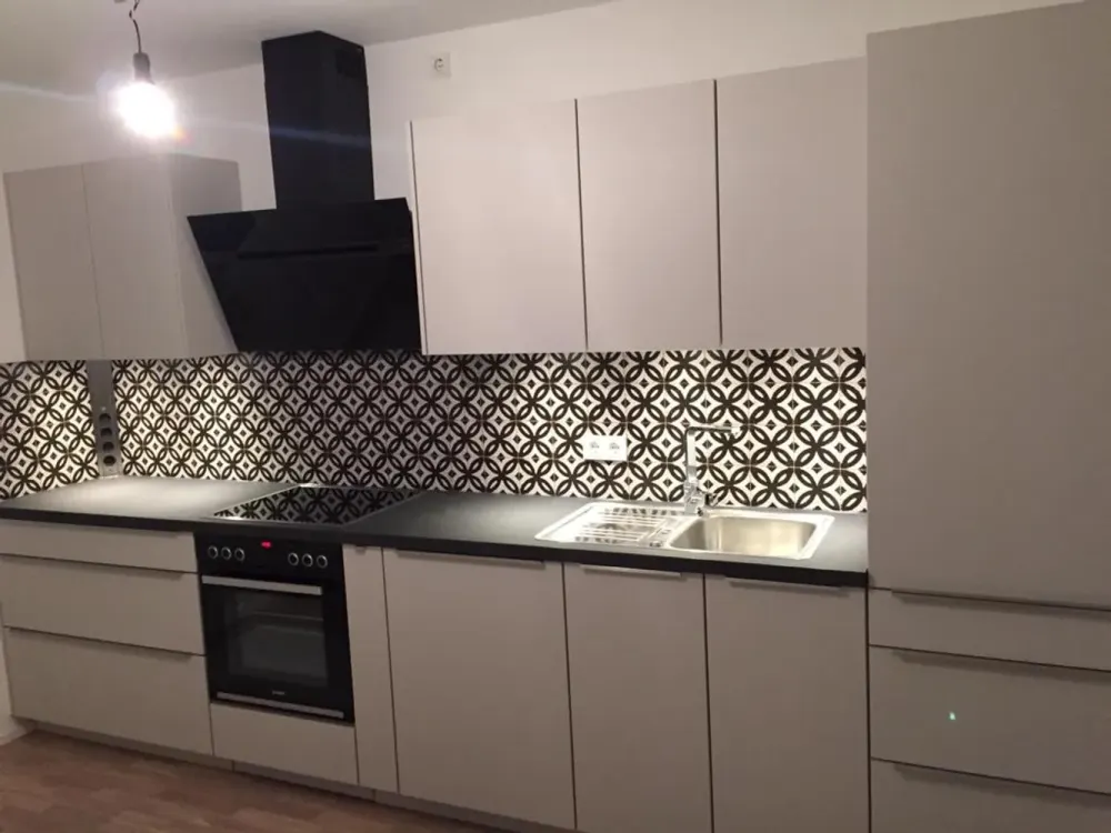 Großzügige 2-Zimmer-Wohnung, EBK, Loggia, Abstellkammer, Küche extra