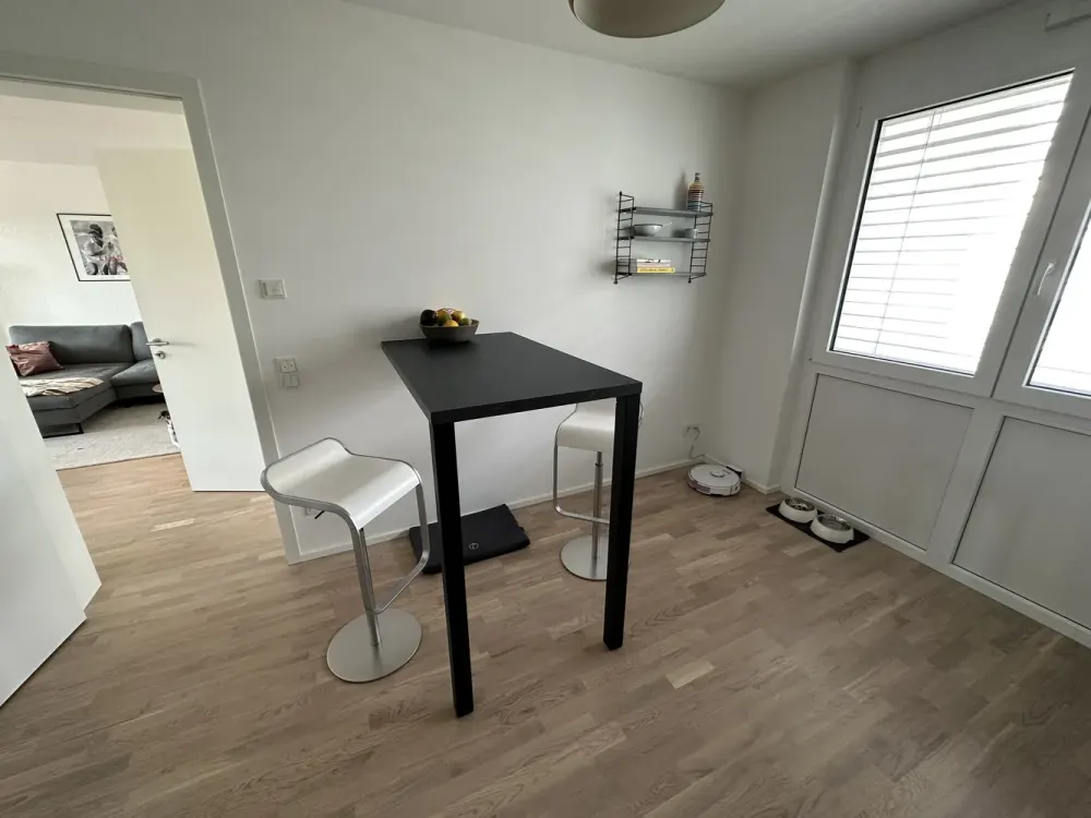 Großzügige 2-Zimmer-Wohnung, EBK, Loggia, Abstellkammer, Küche extra