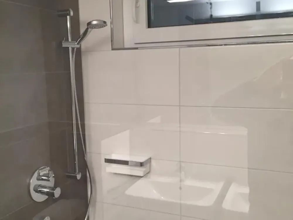 Großzügige 2-Zimmer-Wohnung, EBK, Loggia, Abstellkammer, Küche extra