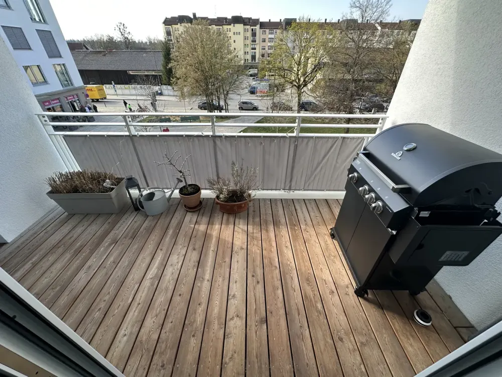 Großzügige 2-Zimmer-Wohnung, EBK, Loggia, Abstellkammer, Küche extra