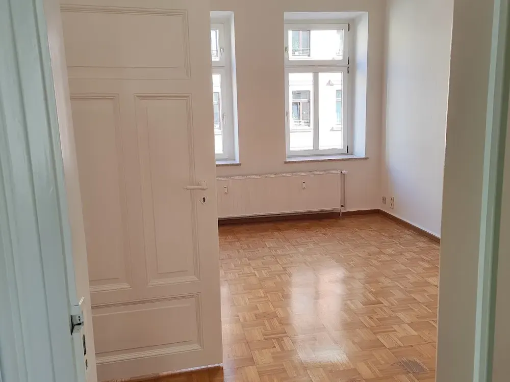 2 Zimmer Wohnung mit Tageslichtbad in Leutzsch