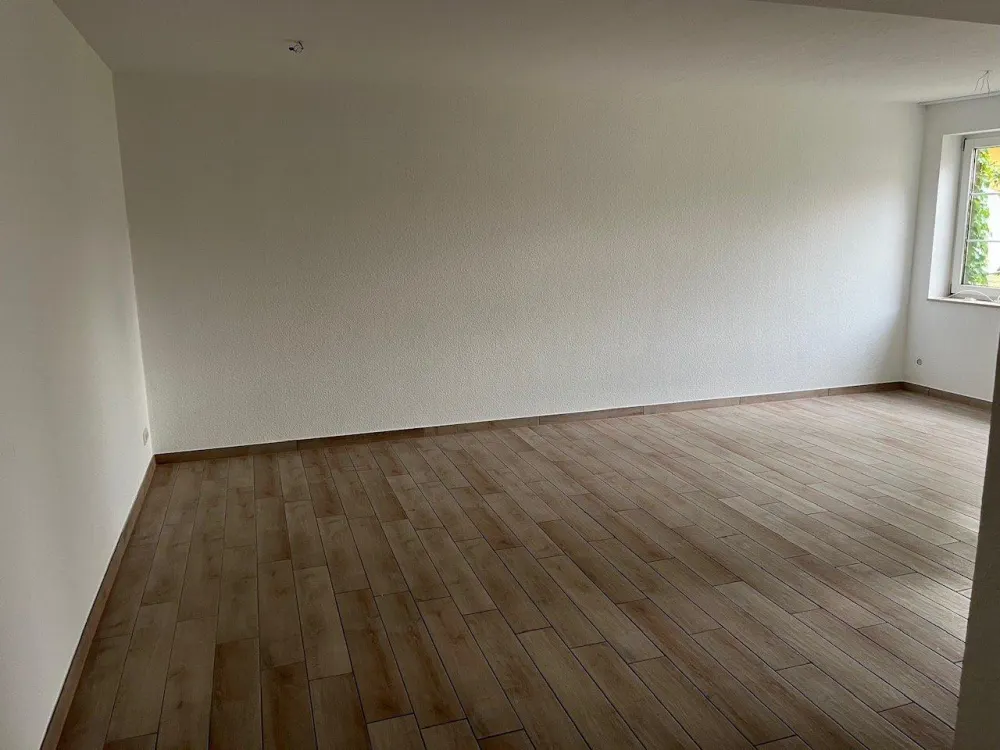 Großzügige 5 Zimmer Maisonette-Wohnung in Jesewitz zu vermieten