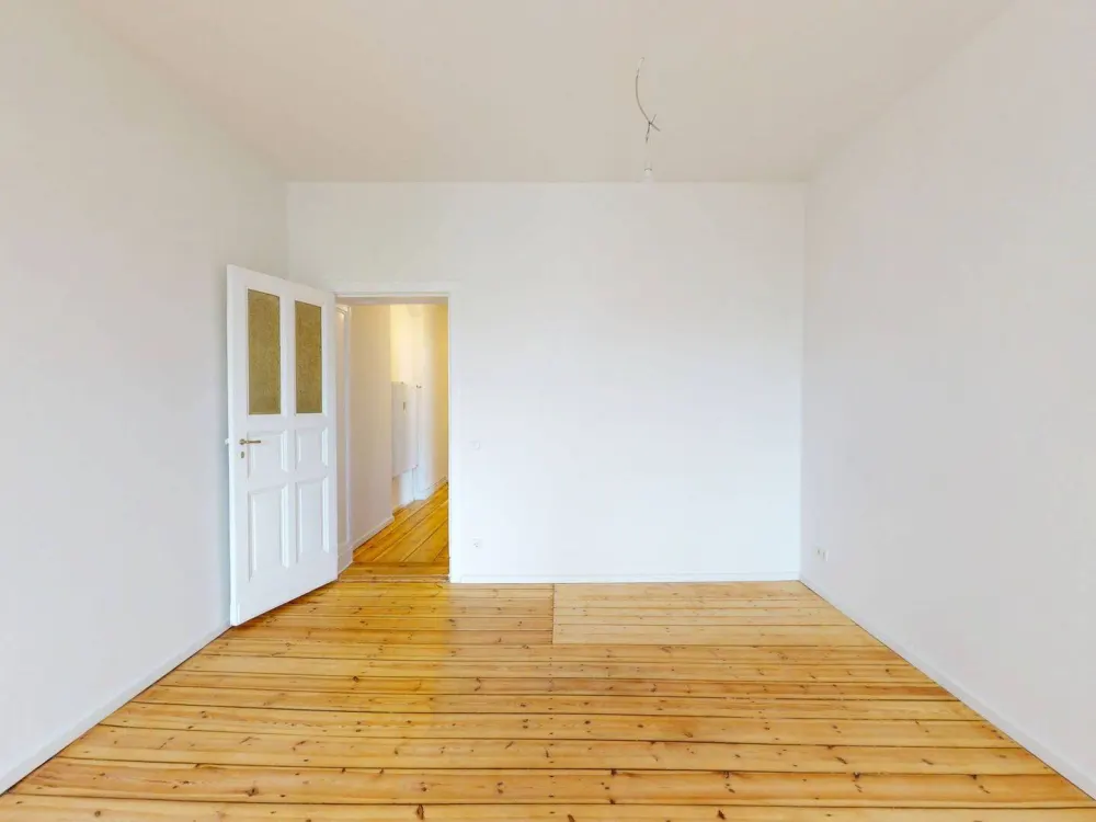 Renovierte 2-Zimmer-Altbauwohnung mit BALKON, modernem Duschbad und hochwertiger EBK