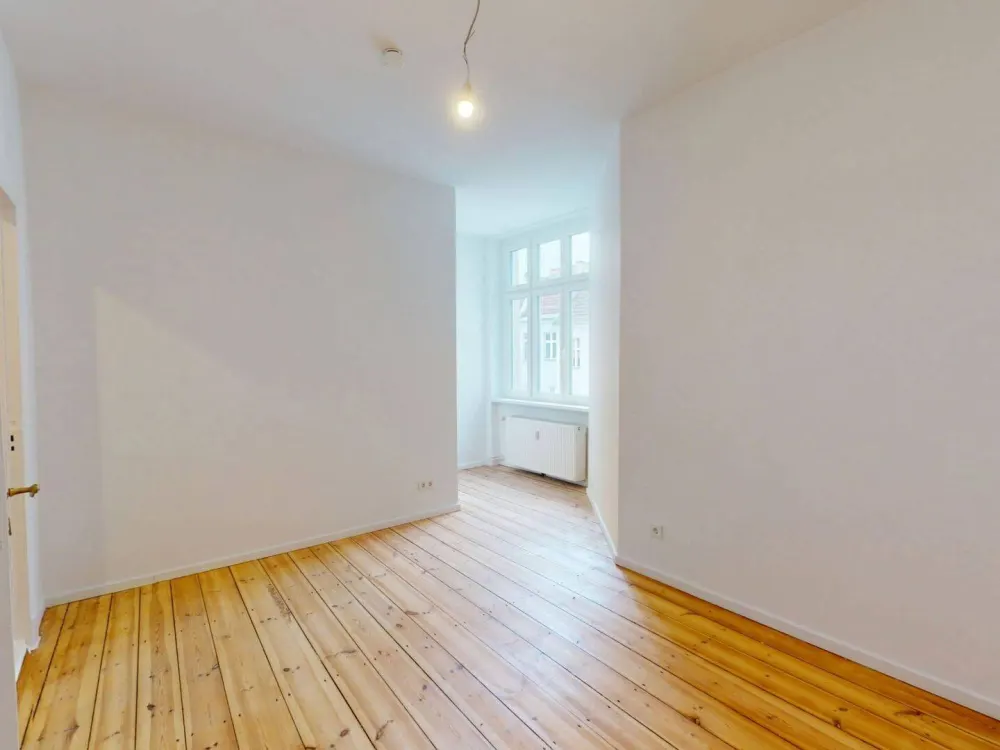 Renovierte 2-Zimmer-Altbauwohnung mit BALKON, modernem Duschbad und hochwertiger EBK