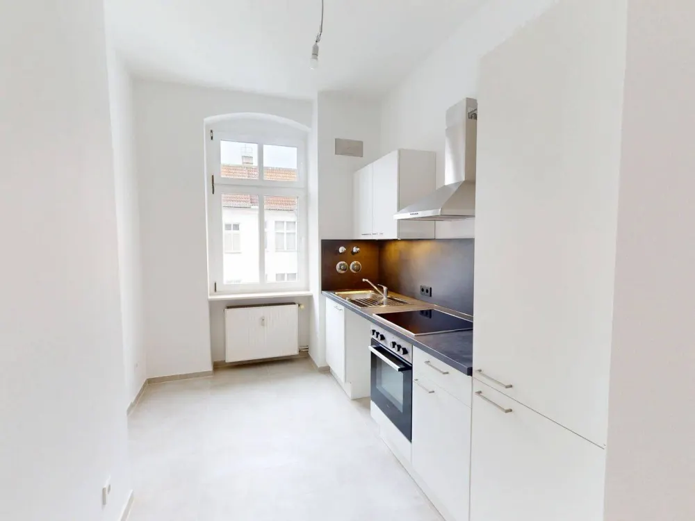 Renovierte 2-Zimmer-Altbauwohnung mit BALKON, modernem Duschbad und hochwertiger EBK