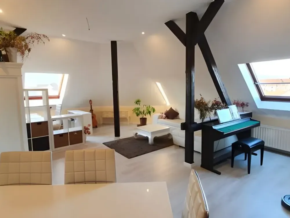 Charmante 3-Zimmer-Dachgeschosswohnung mit Aufzug, EBK und Skyline-Blick in Leipzig