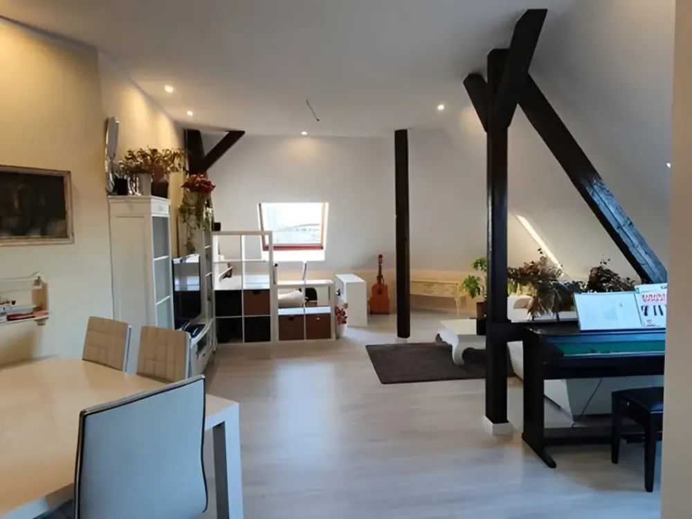 Charmante 3-Zimmer-Dachgeschosswohnung mit Aufzug, EBK und Skyline-Blick in Leipzig