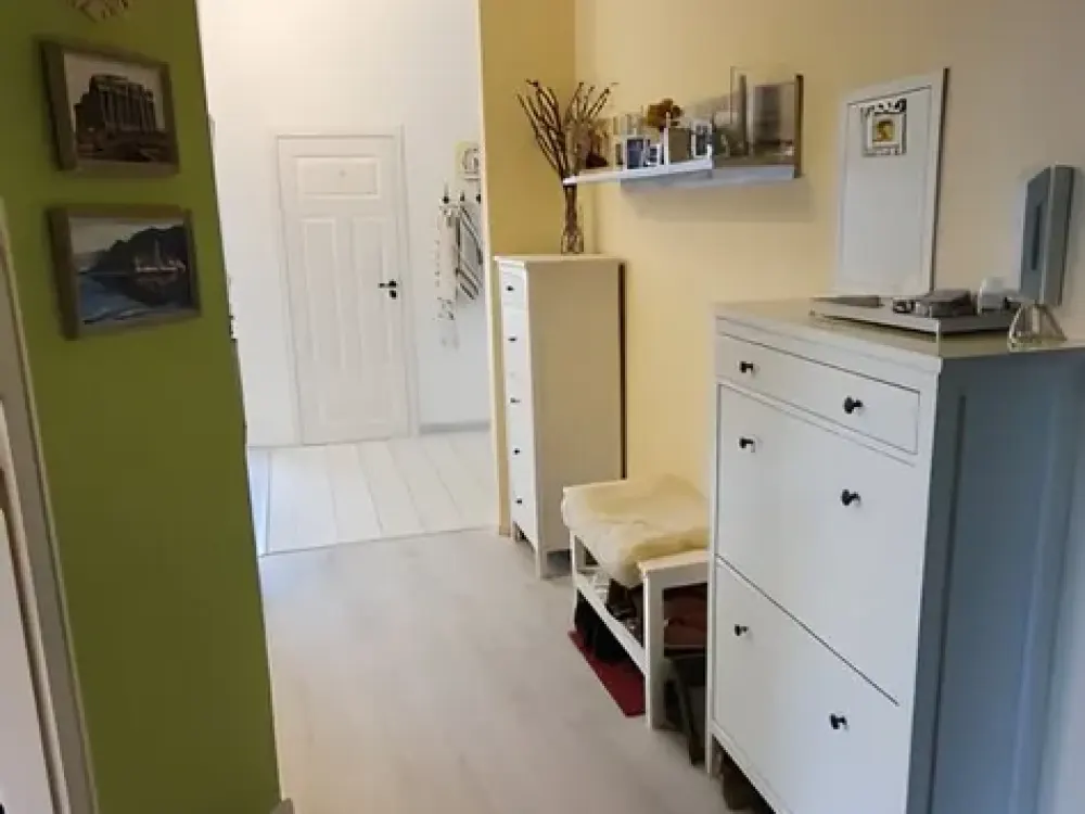 Charmante 3-Zimmer-Dachgeschosswohnung mit Aufzug, EBK und Skyline-Blick in Leipzig