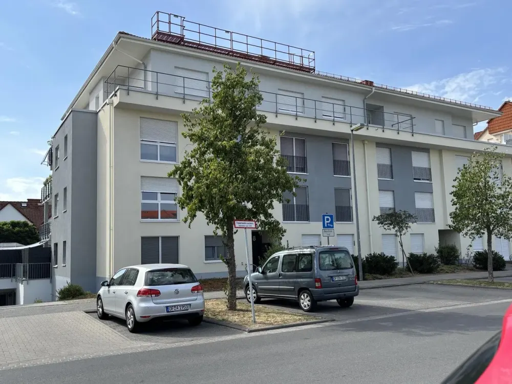 Moderne 4 Zimmer Whg. im 2. OG mit Balkon