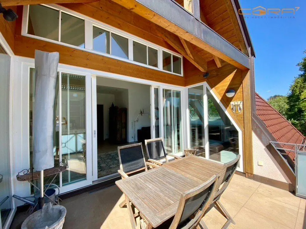 Representative 3-Room Apartment with South Balcony in Beautiful, Quiet Location Harlaching