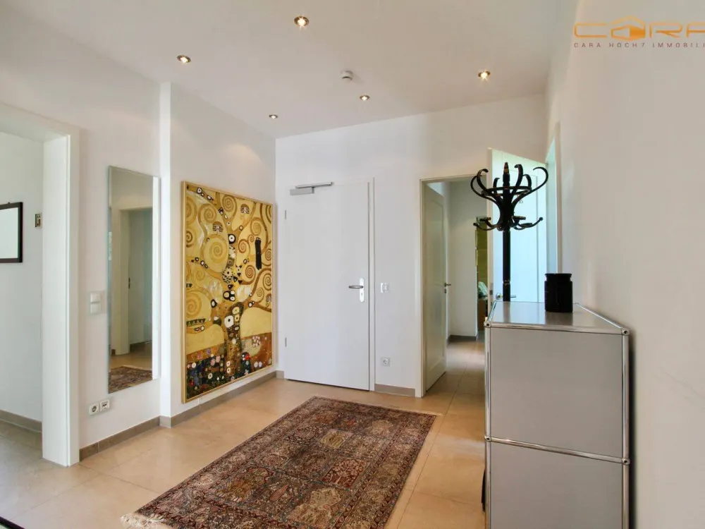 Representative 3-Room Apartment with South Balcony in Beautiful, Quiet Location Harlaching