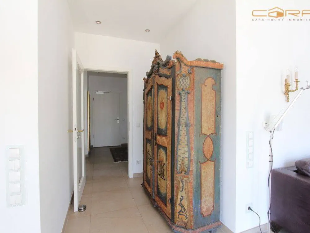 Representative 3-Room Apartment with South Balcony in Beautiful, Quiet Location Harlaching