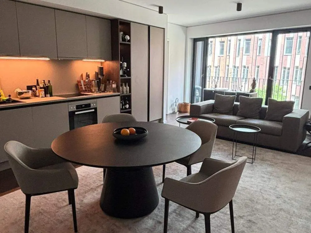 Vollmöblierte Design-Wohnung mit spannenden Blickachsen und Community-Features (Coworking, Fitness)