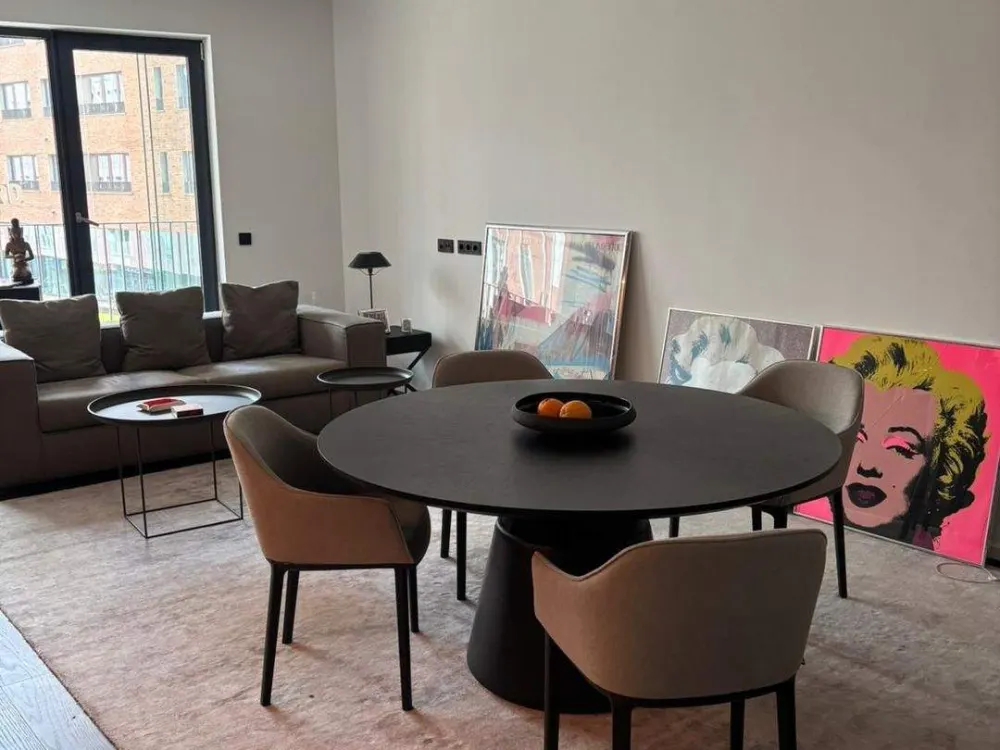 Vollmöblierte Design-Wohnung mit spannenden Blickachsen und Community-Features (Coworking, Fitness)