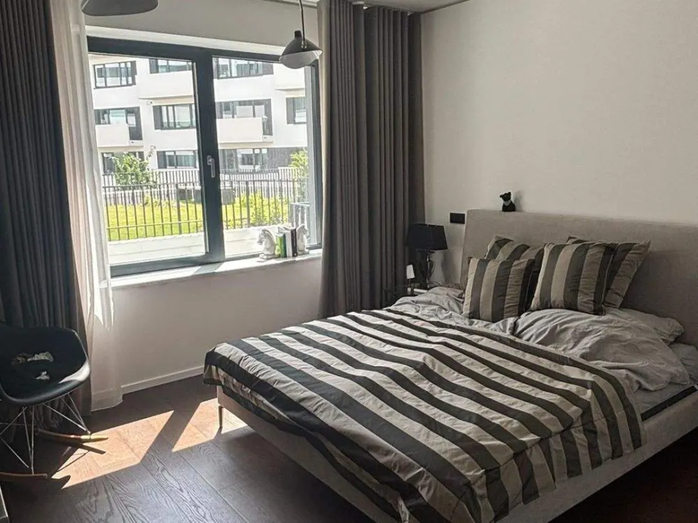 Vollmöblierte Design-Wohnung mit spannenden Blickachsen und Community-Features (Coworking, Fitness)
