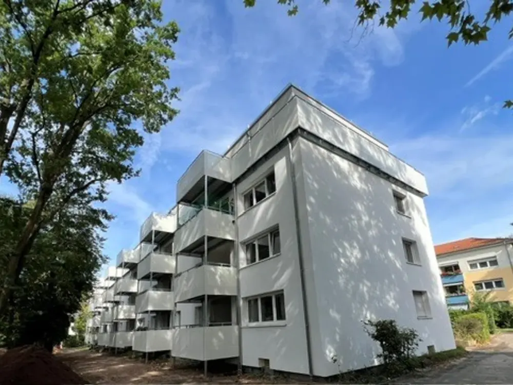 Moderne und voll möblierte 4- Zimmer Wohnung in Erlangen - WG geeignet.