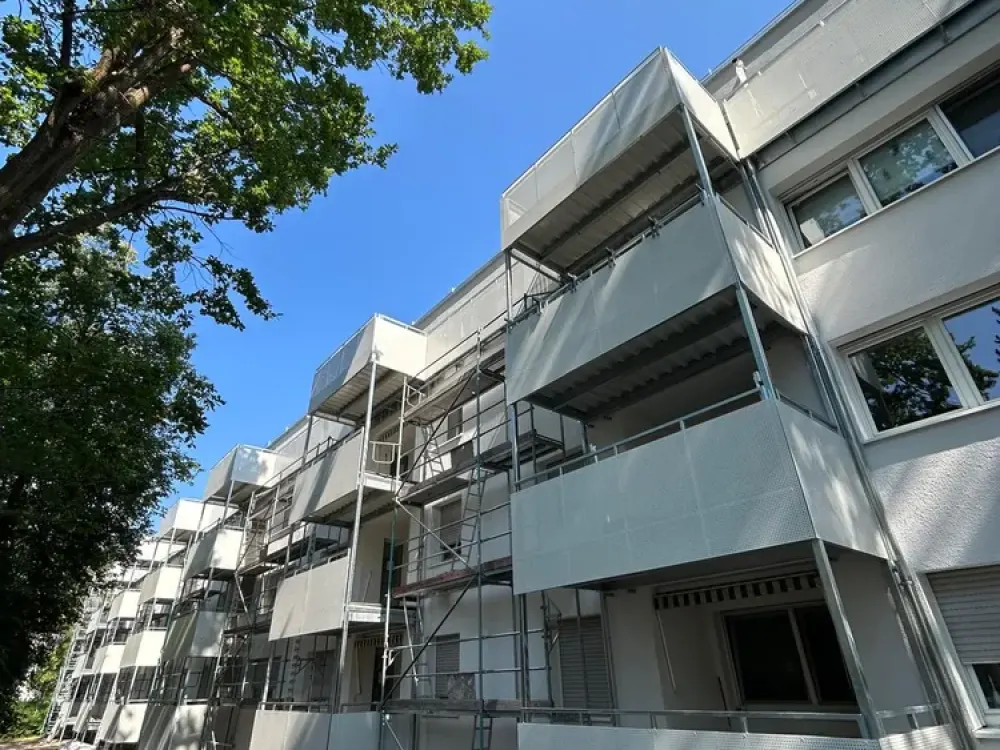 Moderne und voll möblierte 4- Zimmer Wohnung in Erlangen - WG geeignet.