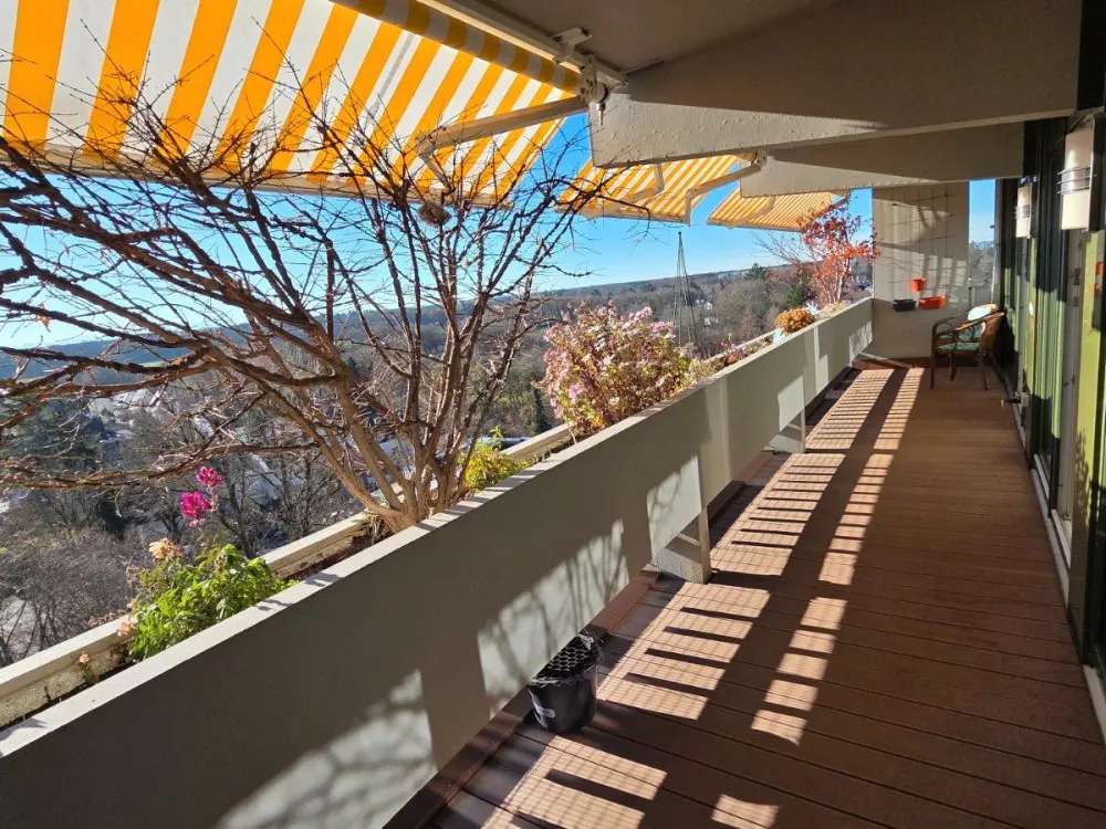 Sehr exklusive 2,5 Zimmer Wohnung mit Bergblick zu vermieten