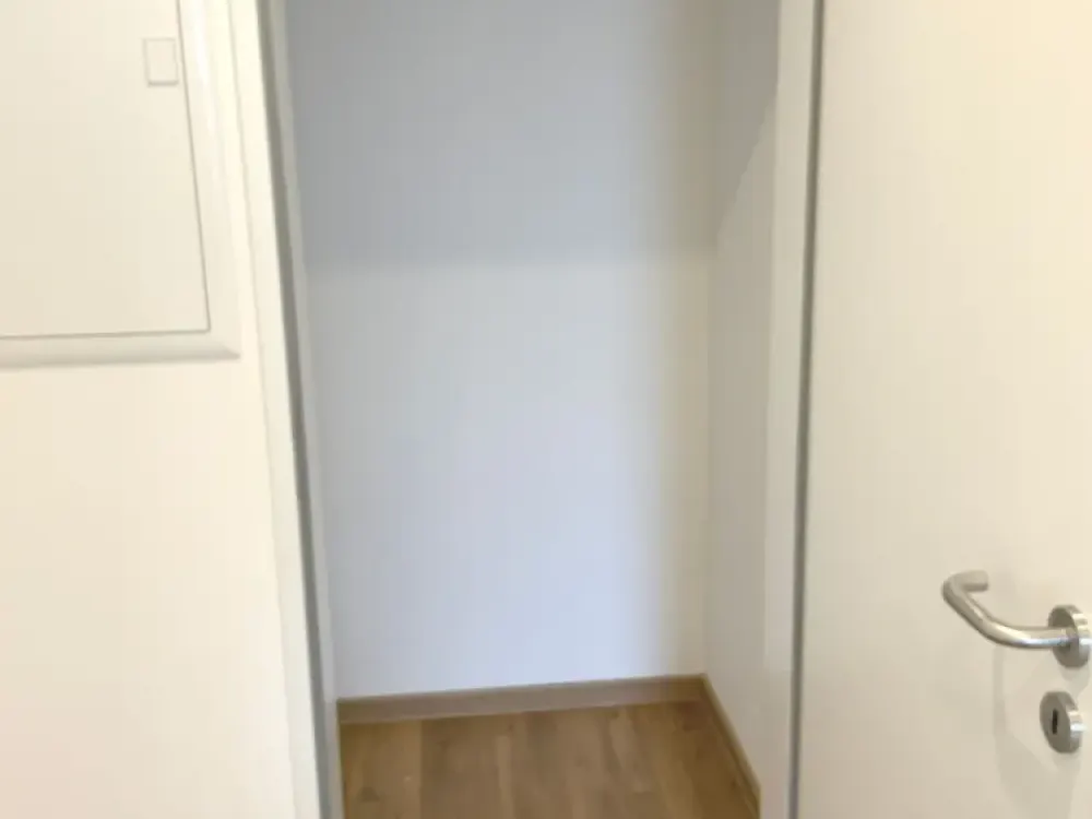 Completely Renovated 2-Room Apartment incl. Fitted Kitchen, Storage Room, Balcony in MS-Gremmendorf