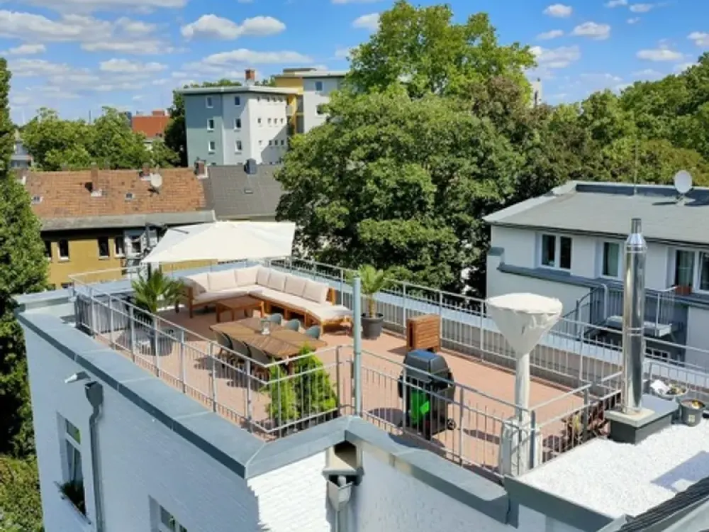 Maisonettewohnung mit großer Dachterrasse in schönem Altbau in Mülheim