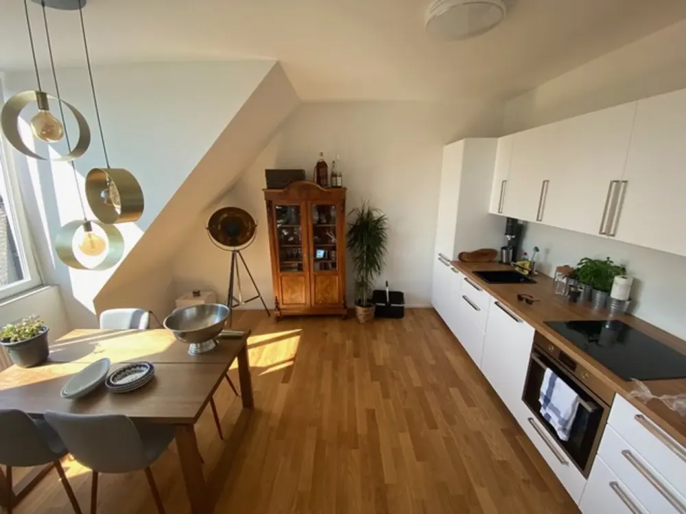 Maisonettewohnung mit großer Dachterrasse in schönem Altbau in Mülheim