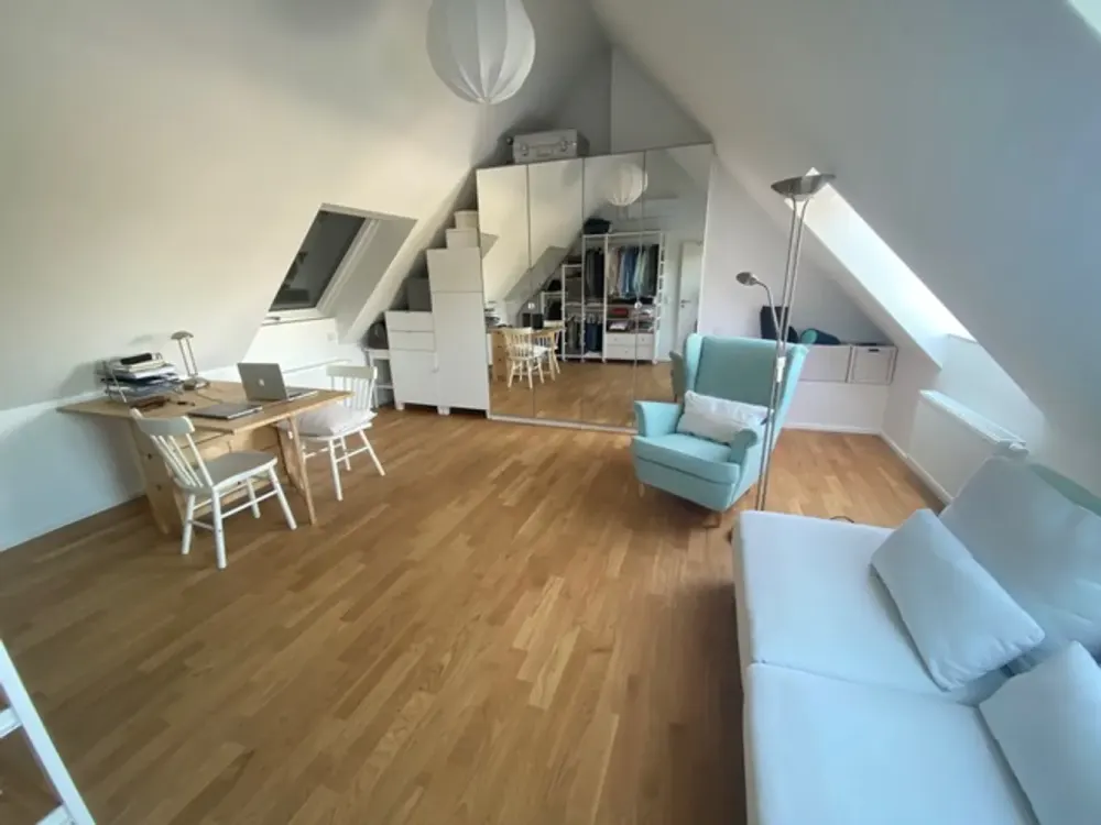 Maisonettewohnung mit großer Dachterrasse in schönem Altbau in Mülheim