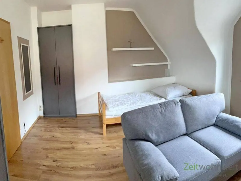 Erfurt: Löbervorstadt, furnished room in a nice residential area in the attic with private bathroom, for weekend commuters