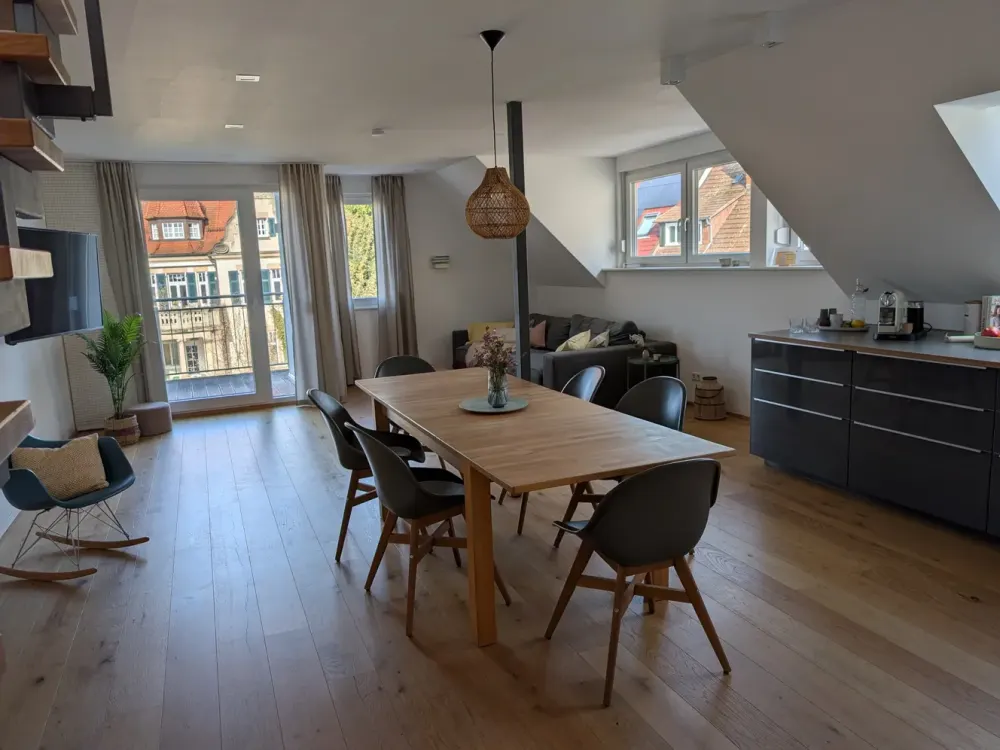 traumhafte Maisonette Wohnung - möbliert - 2 Balkone