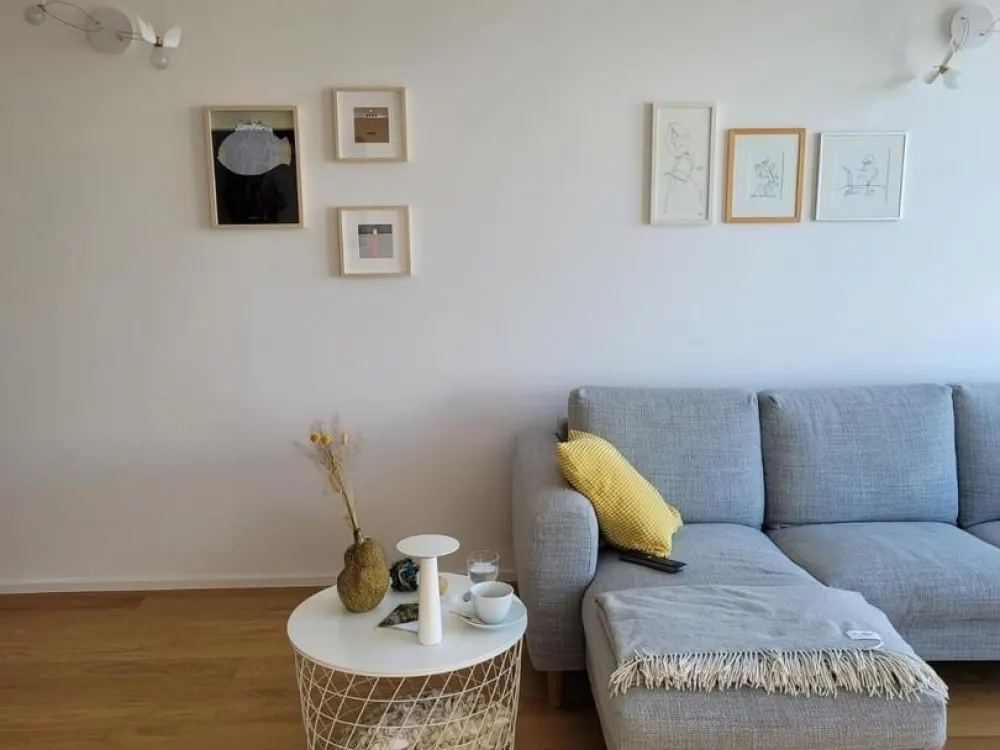 D'dorf so nah: Euro 1.295,- Kaltmiete Neubau DG-Wohnung mit Balkon