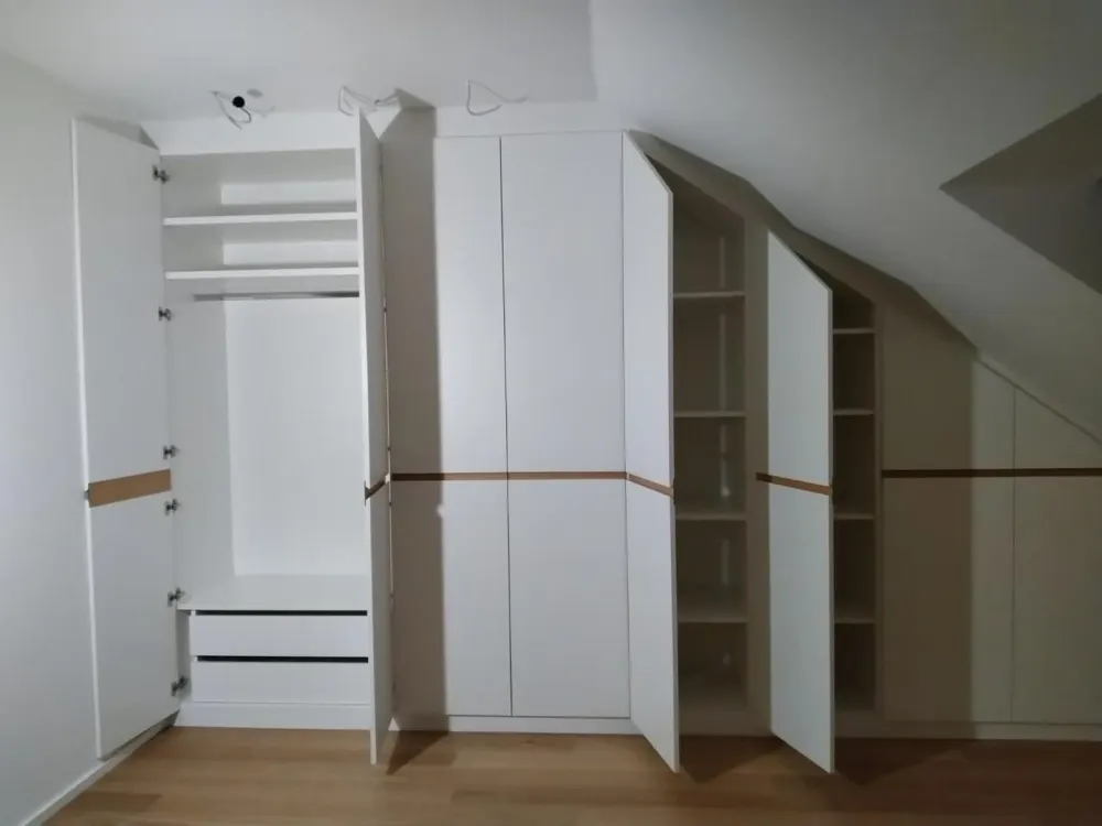 D'dorf so nah: Euro 1.295,- Kaltmiete Neubau DG-Wohnung mit Balkon