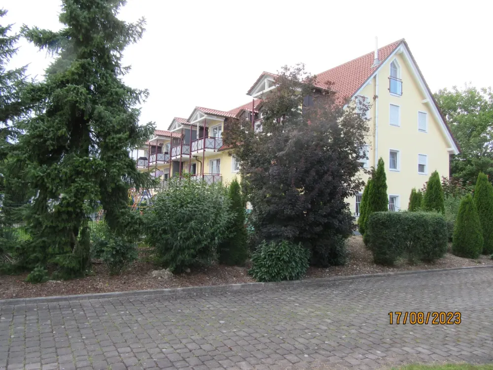 Bright 3-Room Apartment with Large South-Facing Balcony and Cellar