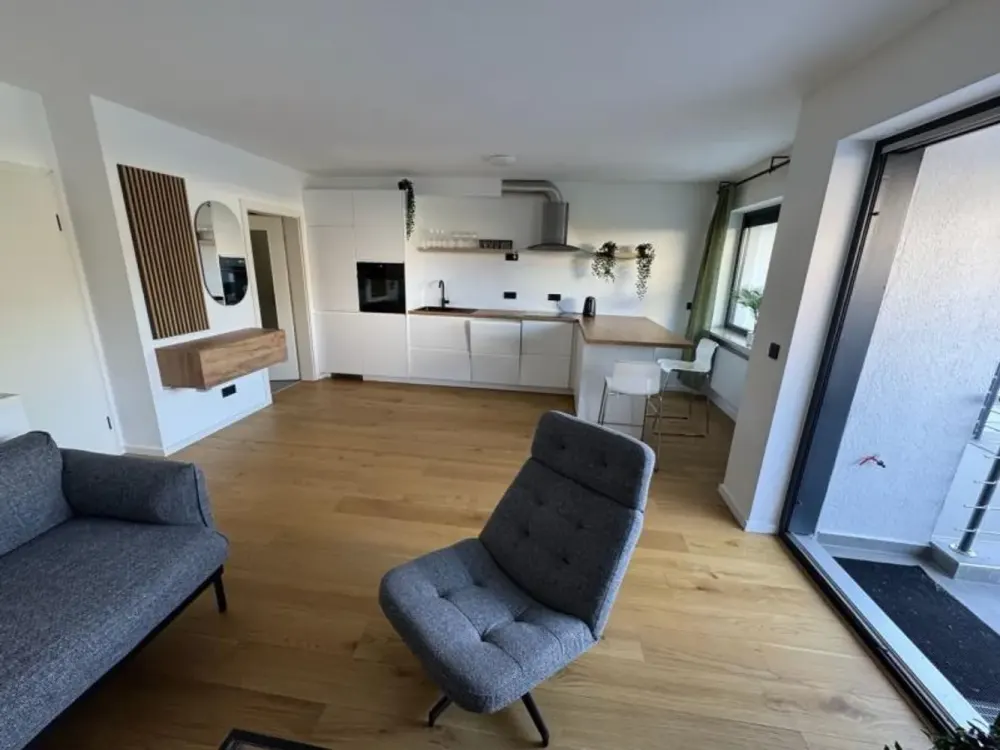 N-Steinbühl: Erstbezug! Premium 4-Zi-Mais-Whg, 4.OG (m.A.), EBK, Kühlung, Terrasse im Hof, Stpl.
