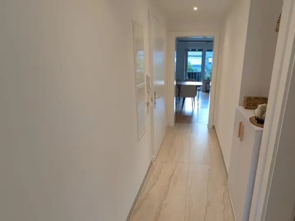 Geschmackvolle 2 Zimmer Wohnung mit gehobener Innenausstattung mit Balkon und EBK in Stuttgart