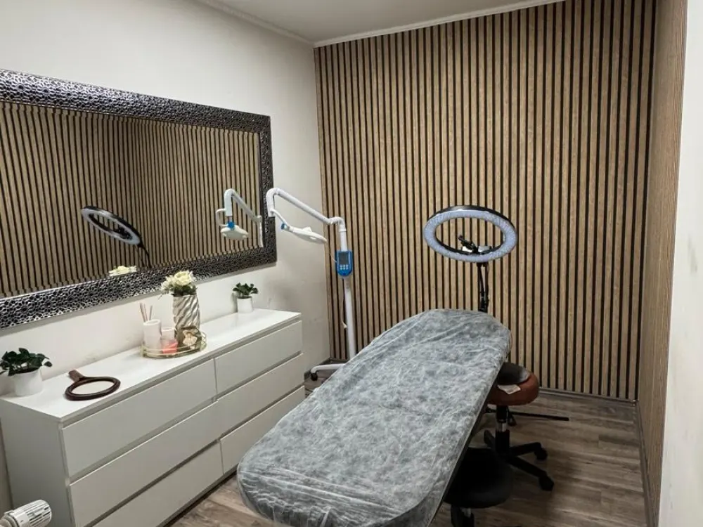 Behandlungsraum in Kosmetikstudio in Düsseldorf zu vermieten