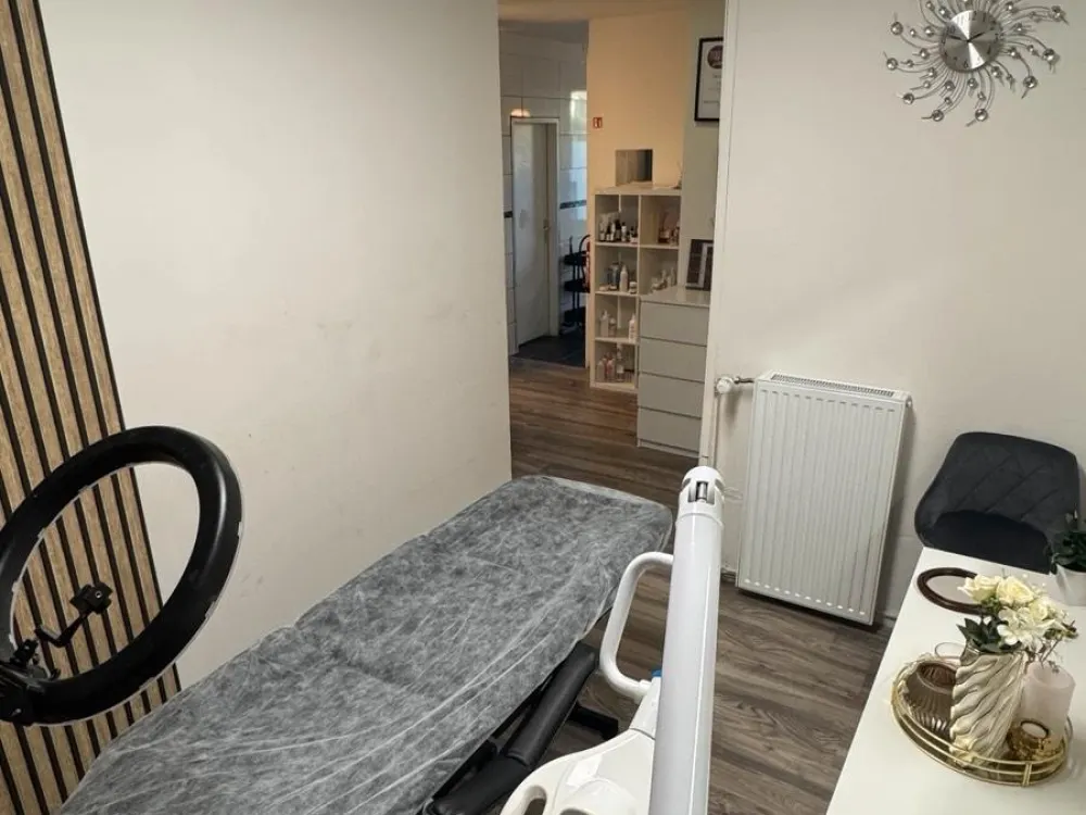 Behandlungsraum in Kosmetikstudio in Düsseldorf zu vermieten